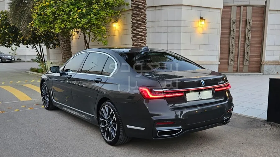 2021 بي ام دبليو الفئة السابعة 730 إل أي
