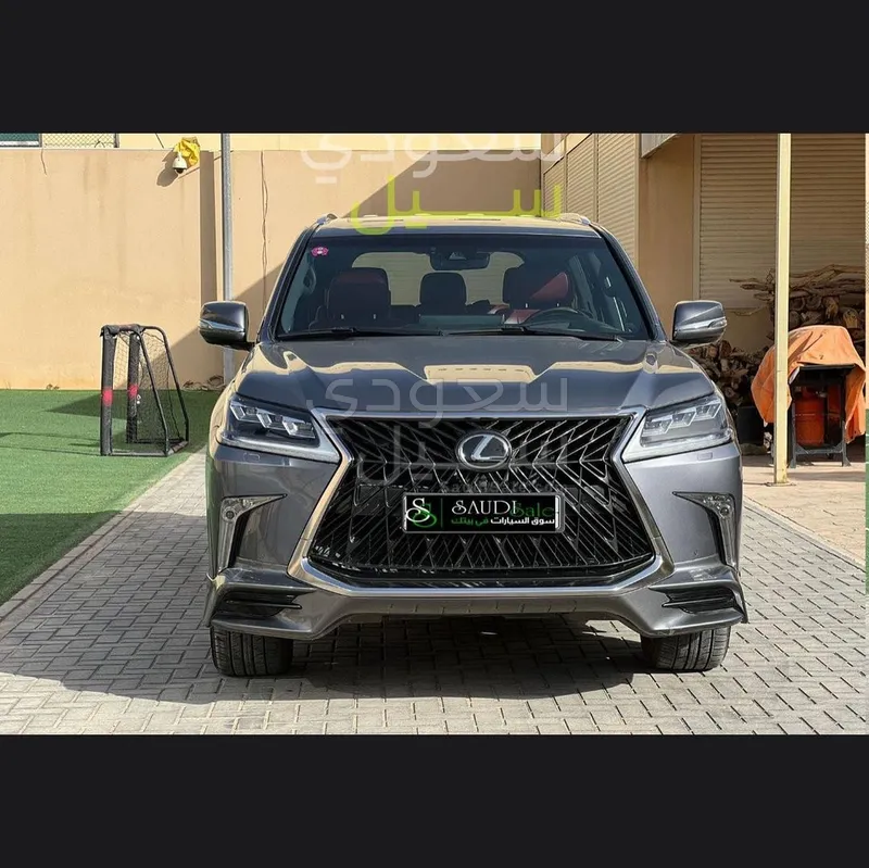 2019 لكزس إل إكس 570 اس