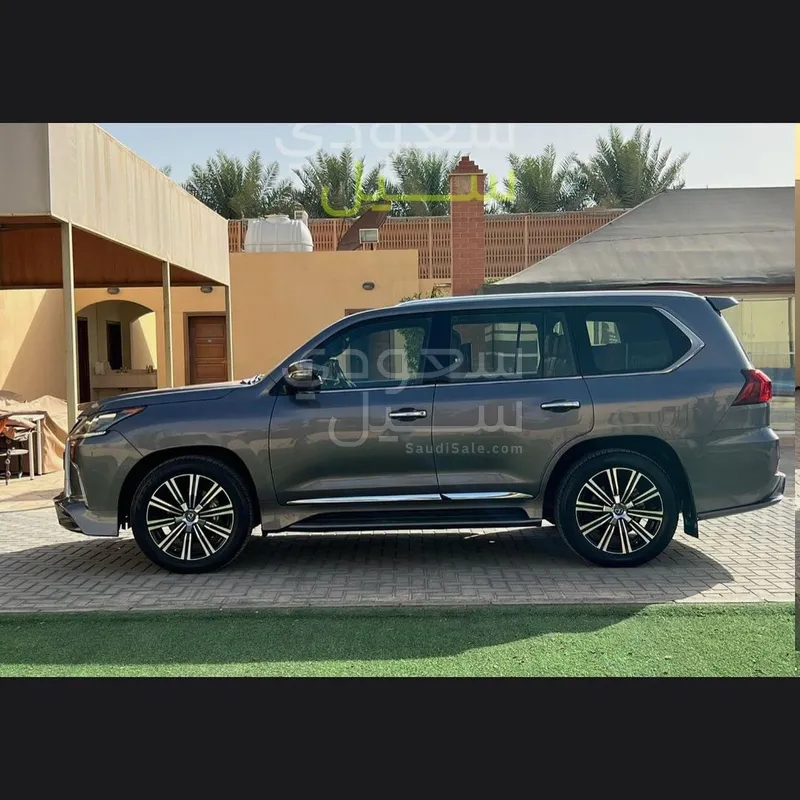 2019 لكزس إل إكس 570 اس