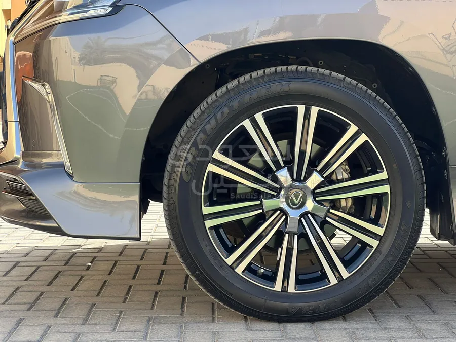 2019 لكزس إل إكس 570 اس