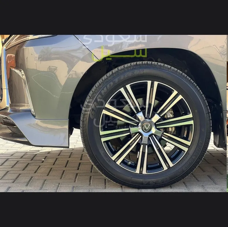 2019 لكزس إل إكس 570 اس