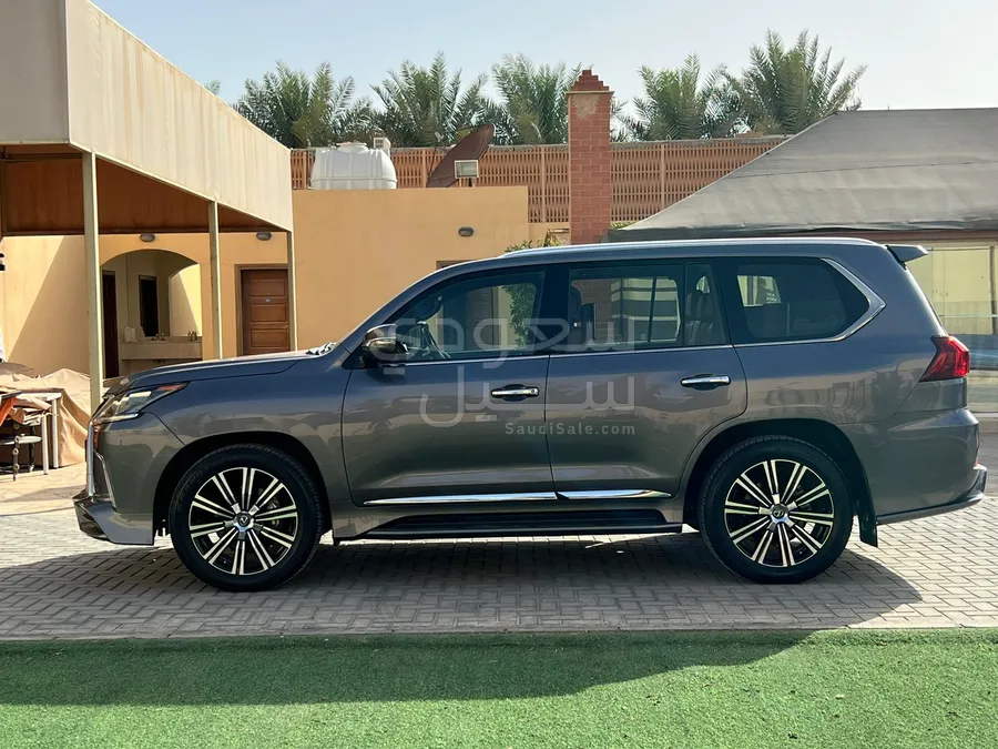 2019 لكزس إل إكس 570 اس