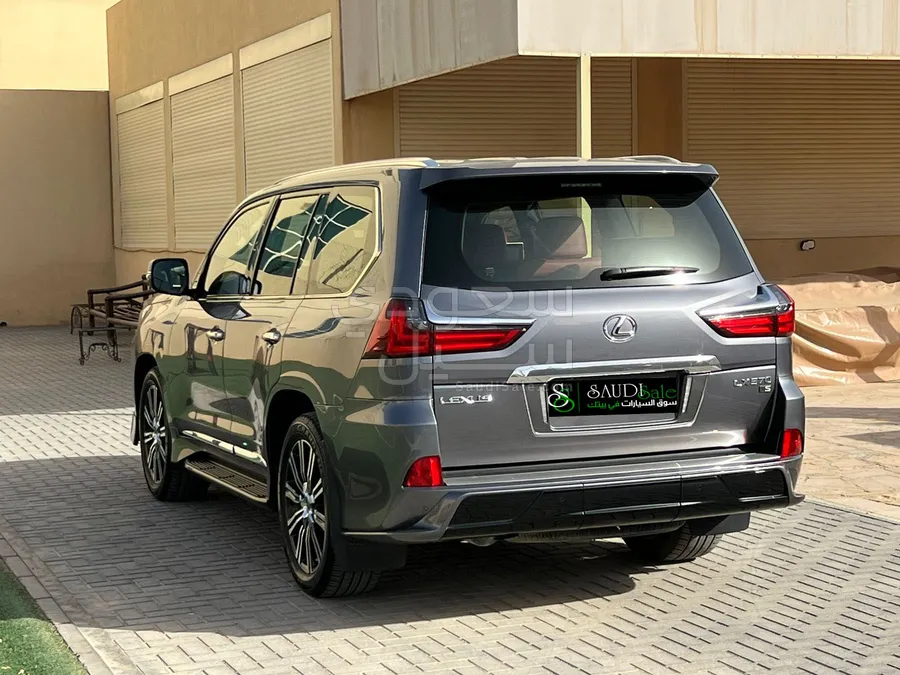 2019 لكزس إل إكس 570 اس