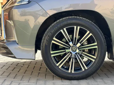 2019 لكزس إل إكس 570 اس