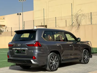 2019 لكزس إل إكس 570 اس