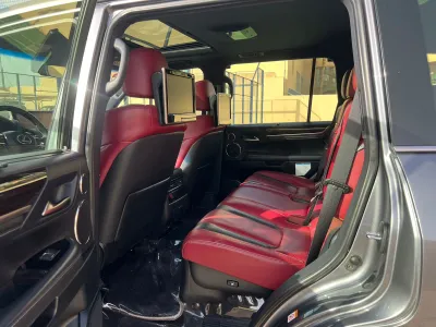 2019 لكزس إل إكس 570 اس