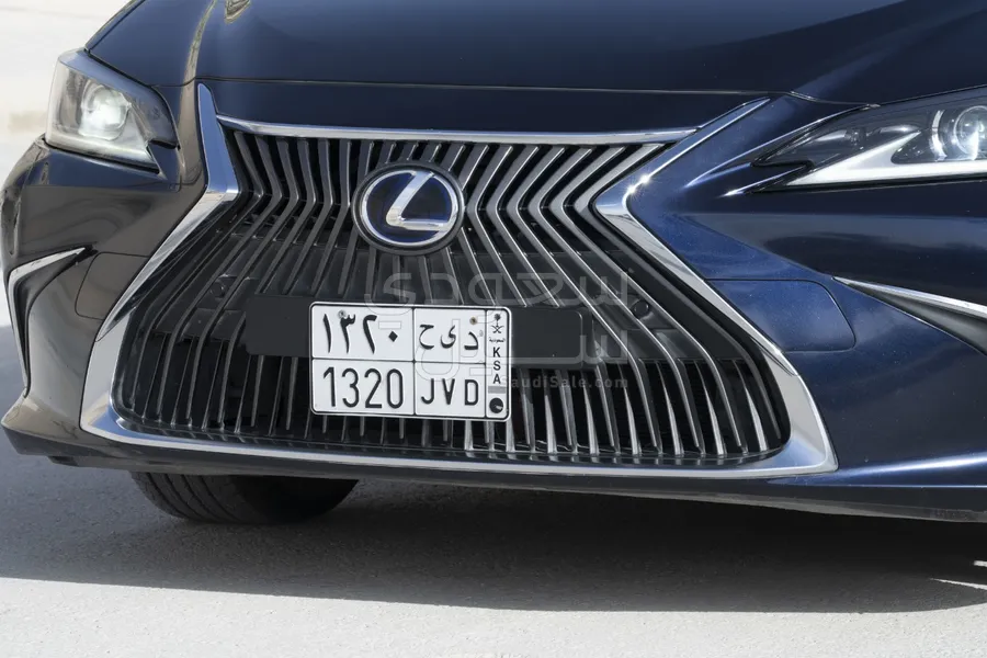 2021 لكزس إي إس 300 هايبرد