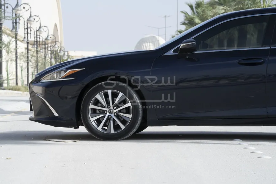 2021 لكزس إي إس 300 هايبرد