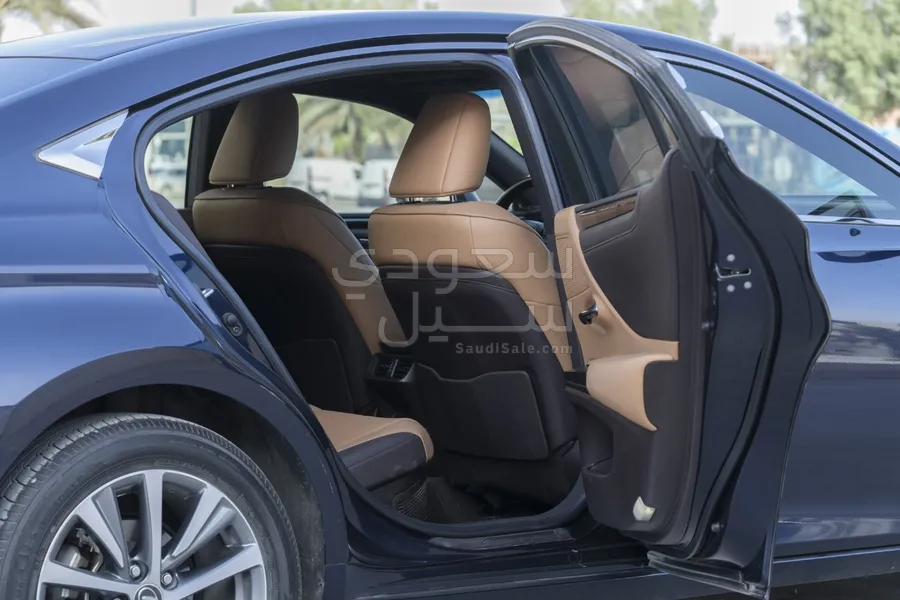 2021 لكزس إي إس 300 هايبرد