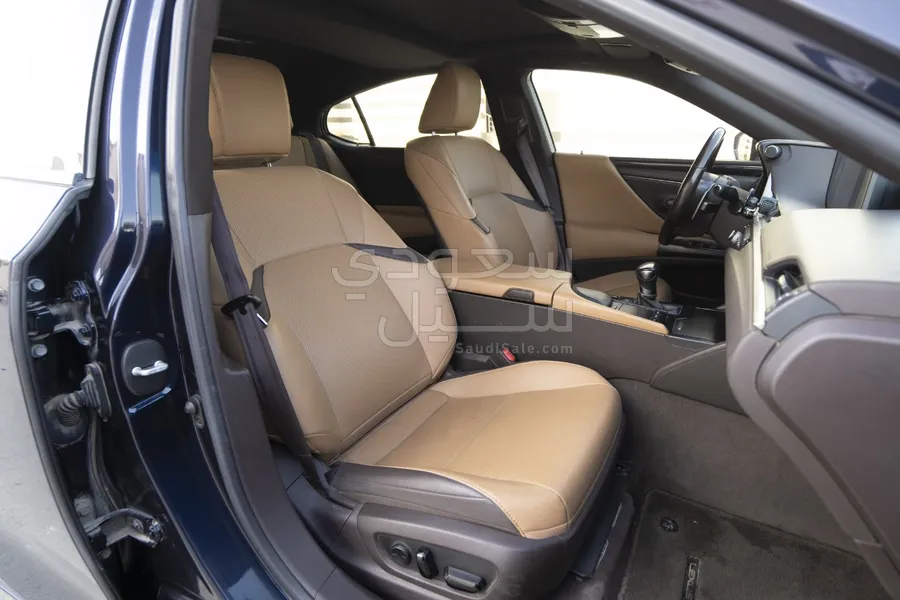 2021 لكزس إي إس 300 هايبرد