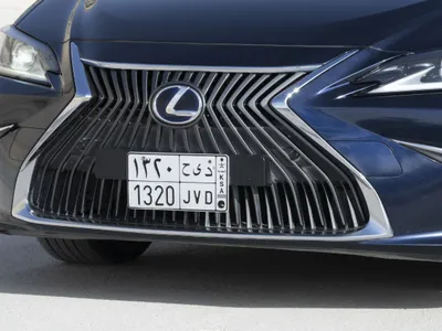 2021 لكزس إي إس 300 هايبرد