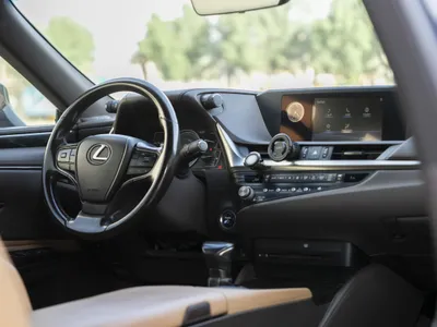 2021 لكزس إي إس 300 هايبرد