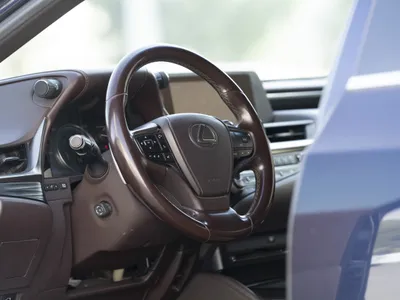 2021 لكزس إي إس 300 هايبرد