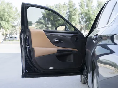 2021 لكزس إي إس 300 هايبرد