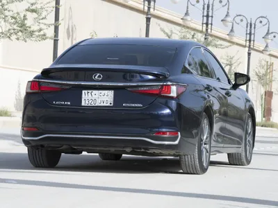 2021 لكزس إي إس 300 هايبرد