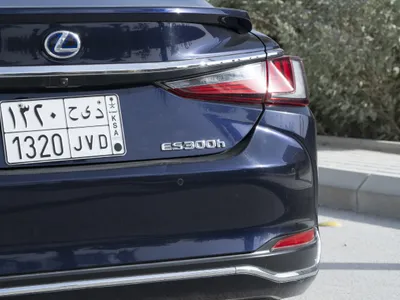 2021 لكزس إي إس 300 هايبرد