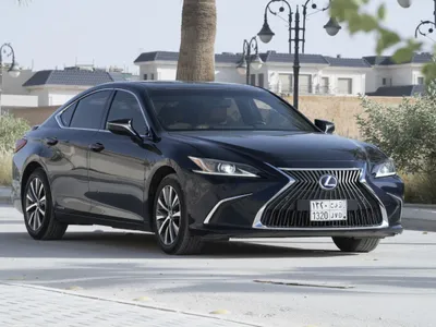 2021 لكزس إي إس 300 هايبرد