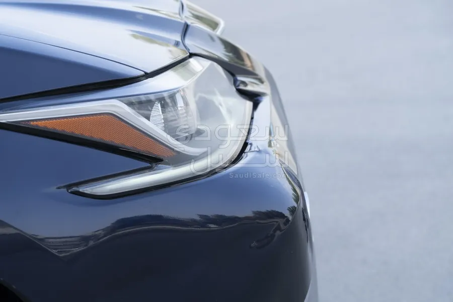 2021 لكزس إي إس 300 هايبرد