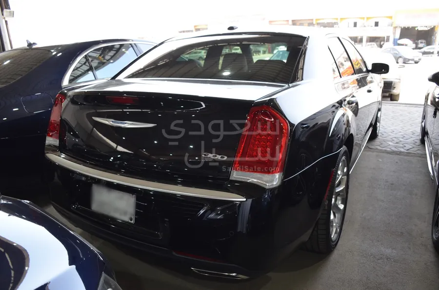 2022 كرايسلر 300