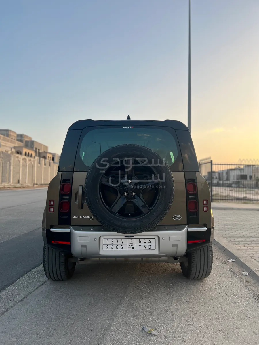 2020 لاند روفر ديفيندر 110