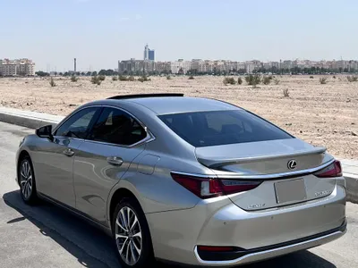 2023 لكزس إي إس 300إتش