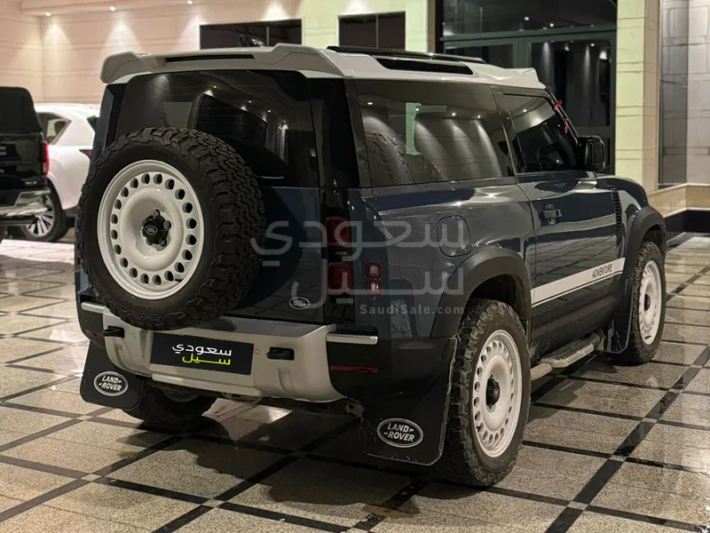 2022 لاند روفر ديفيندر 90