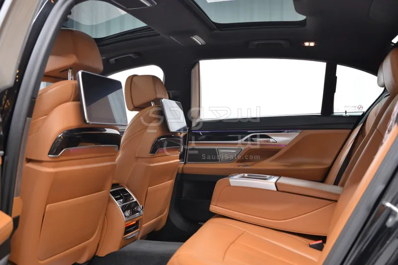 2021 بي ام دبليو الفئة السابعة 730 إل أي