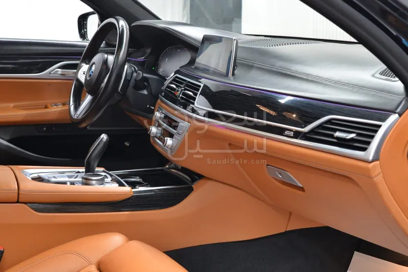 2021 بي ام دبليو الفئة السابعة 730 إل أي