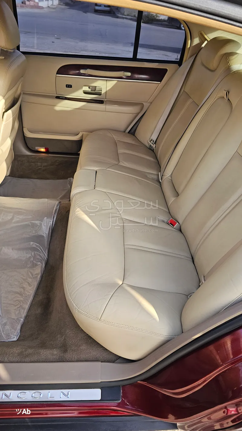 2004 Lincoln Town Car
