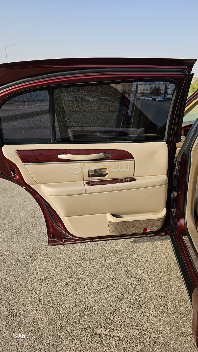 2004 Lincoln Town Car