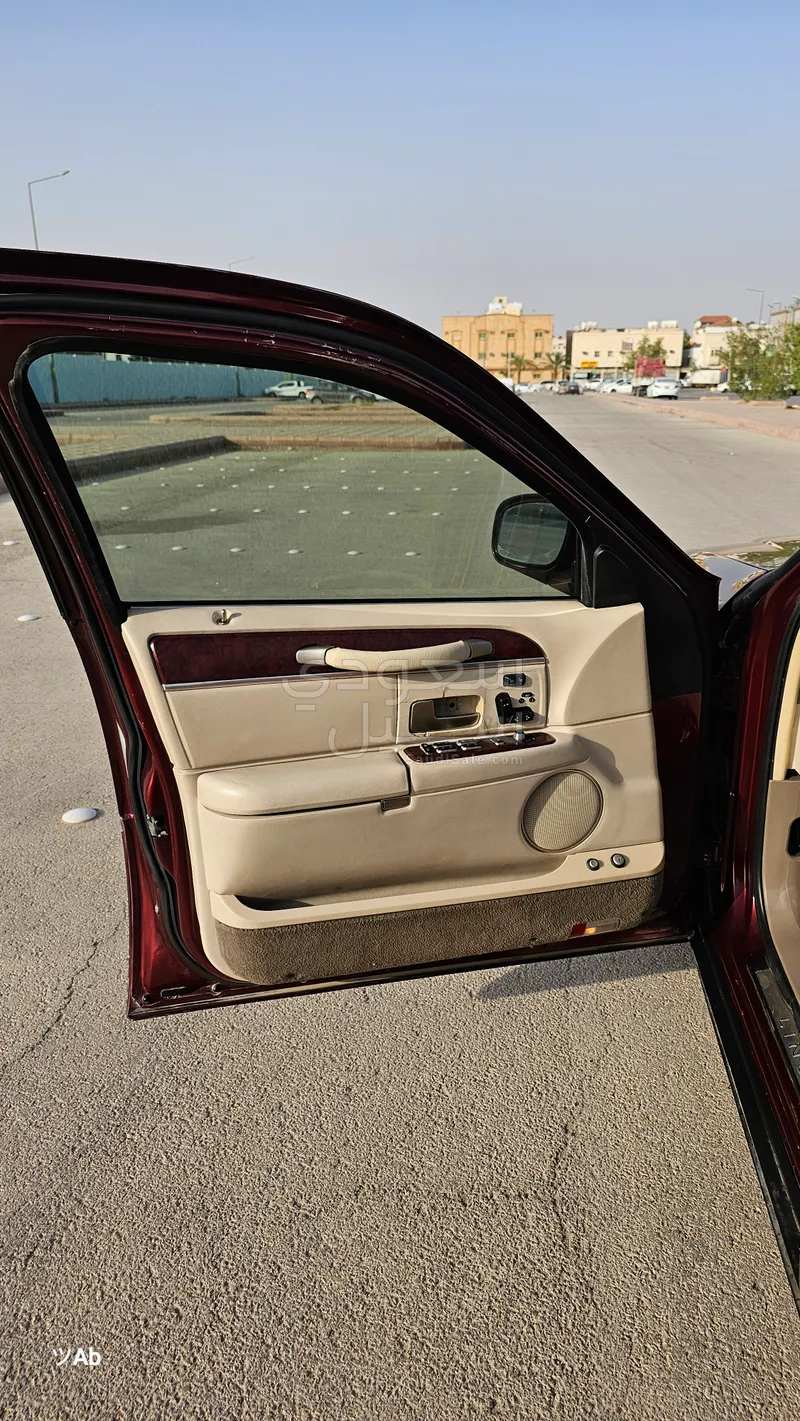 2004 Lincoln Town Car