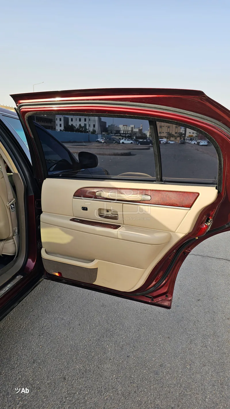 2004 Lincoln Town Car