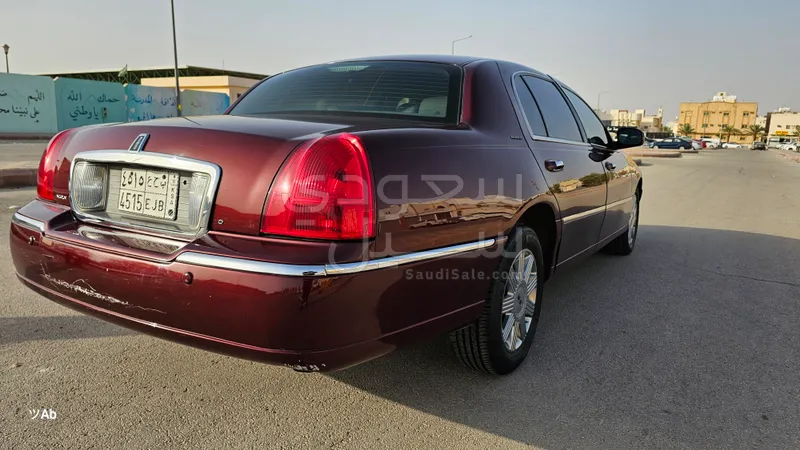 2004 Lincoln Town Car