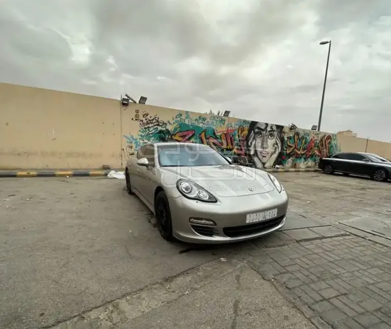 2011 بورش بانميرا 4 اس