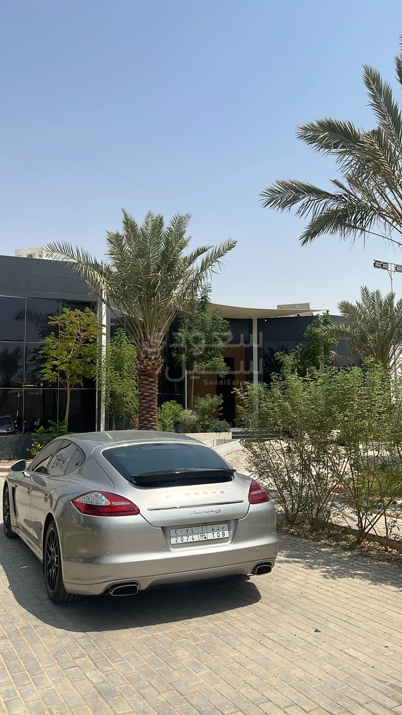 2011 بورش بانميرا 4 اس