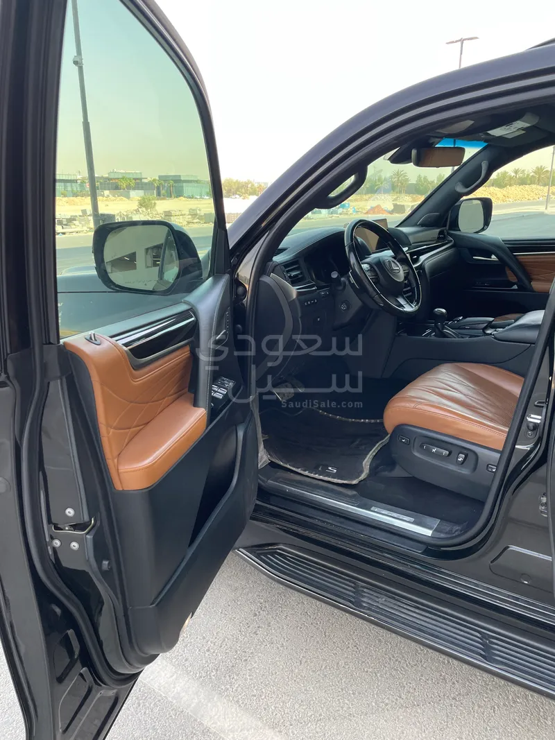 2021 لكزس إل إكس 570 بلاك اديشن