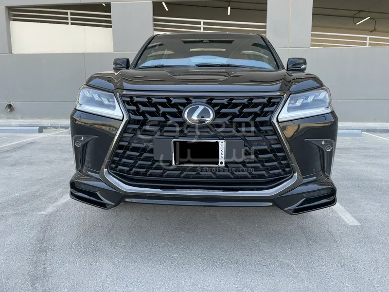 2021 لكزس إل إكس 570 بلاك اديشن