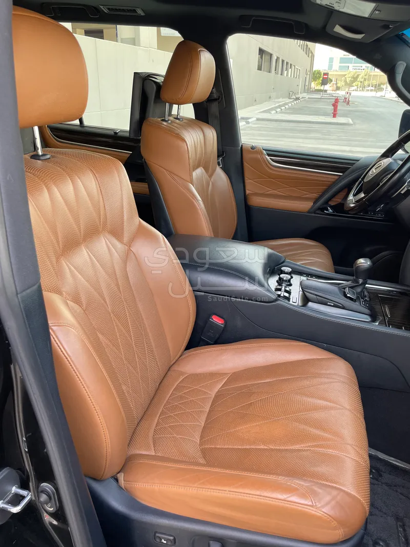 2021 لكزس إل إكس 570 بلاك اديشن