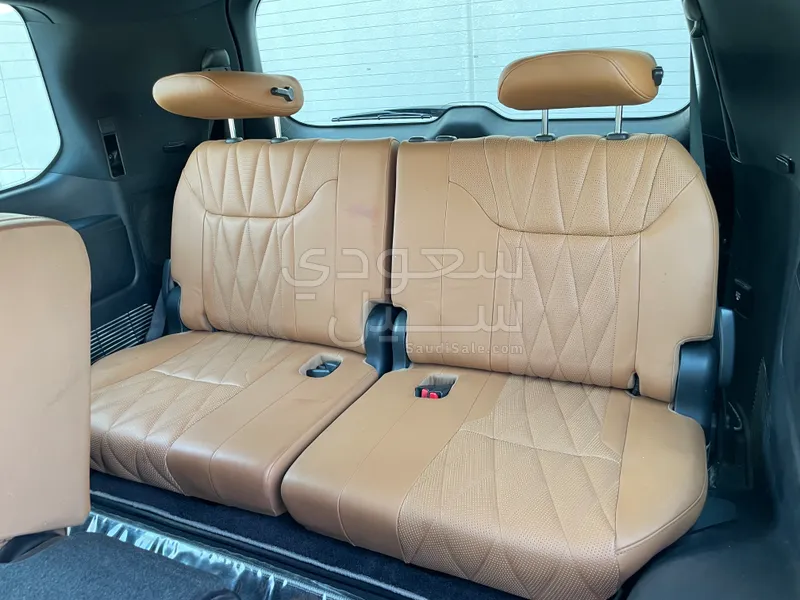 2021 لكزس إل إكس 570 بلاك اديشن