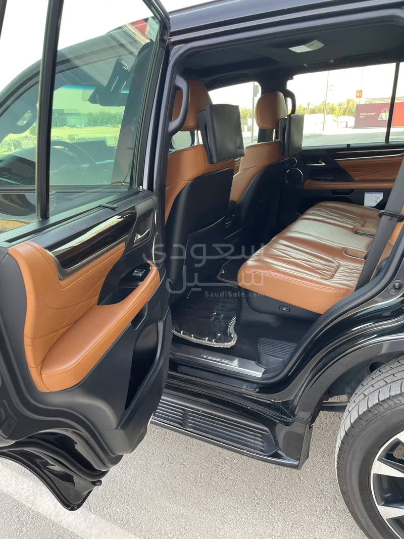 2021 لكزس إل إكس 570 بلاك اديشن