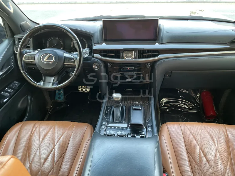 2021 لكزس إل إكس 570 بلاك اديشن