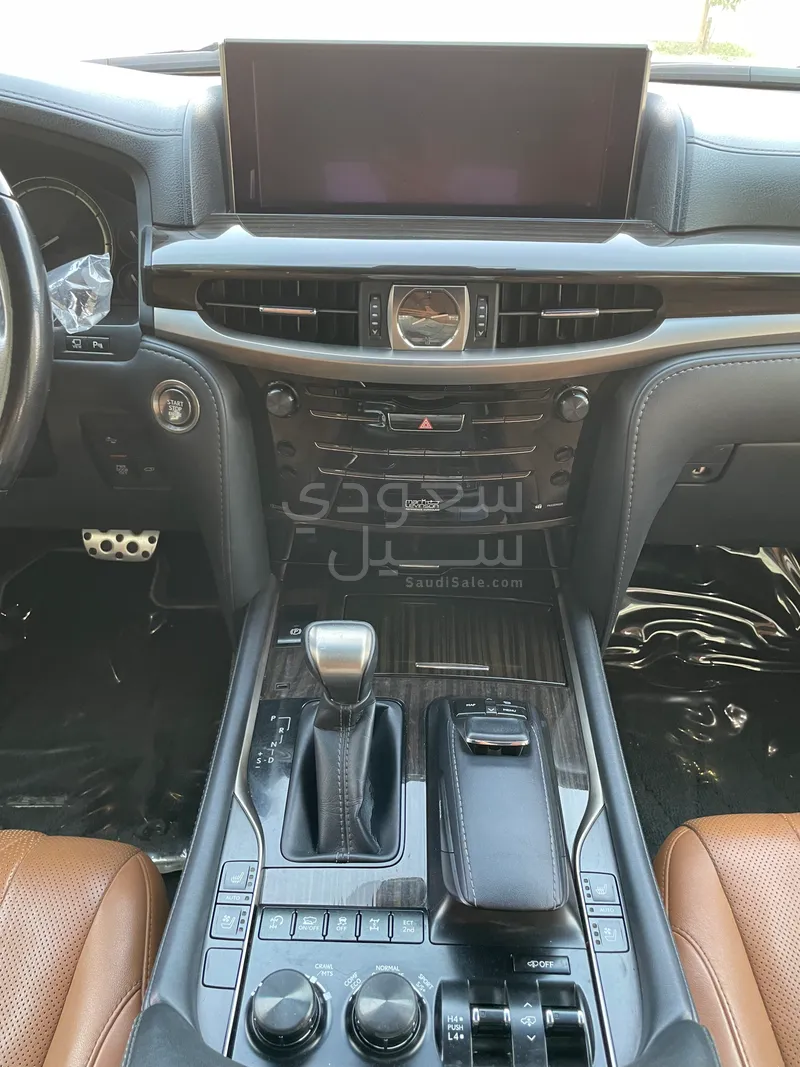 2021 لكزس إل إكس 570 بلاك اديشن