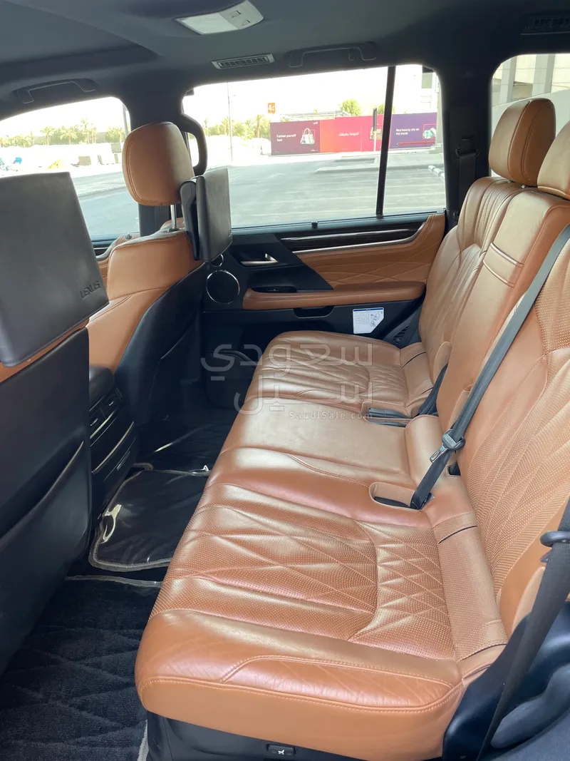 2021 لكزس إل إكس 570 بلاك اديشن