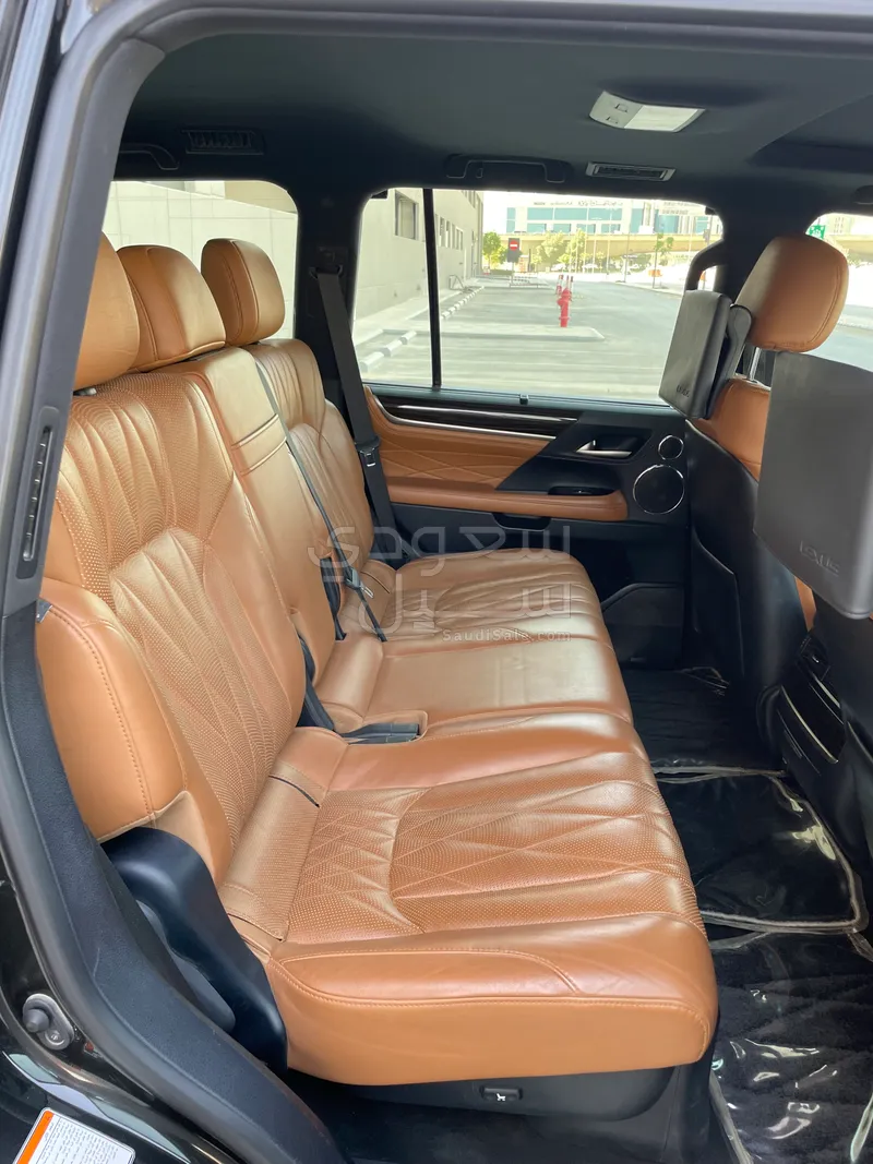 2021 لكزس إل إكس 570 بلاك اديشن