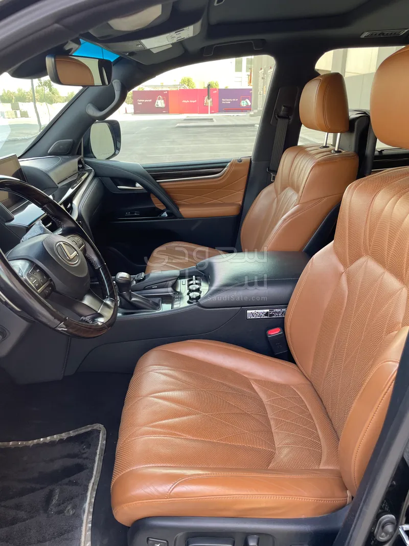 2021 لكزس إل إكس 570 بلاك اديشن