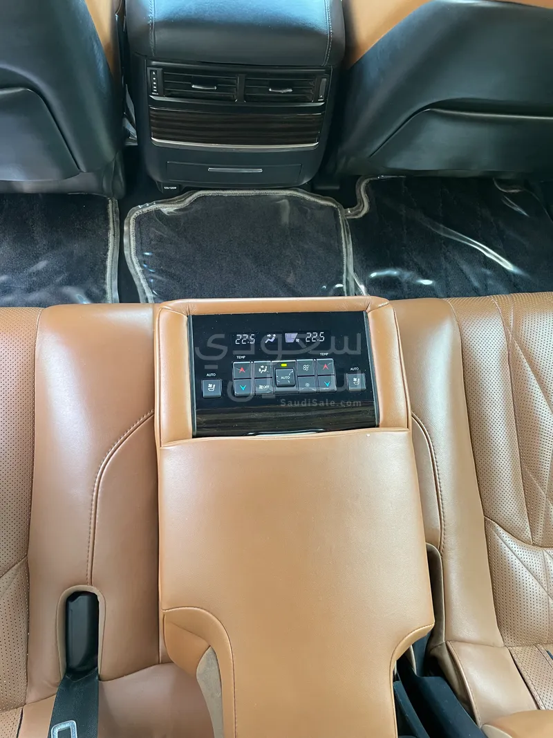 2021 لكزس إل إكس 570 بلاك اديشن