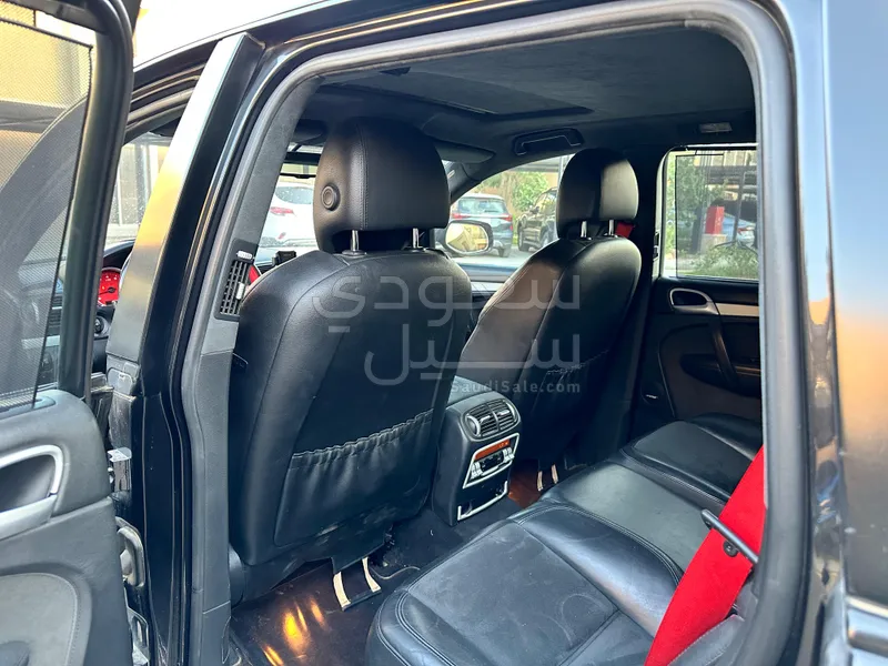 2010 Porsche Cayenne GTS