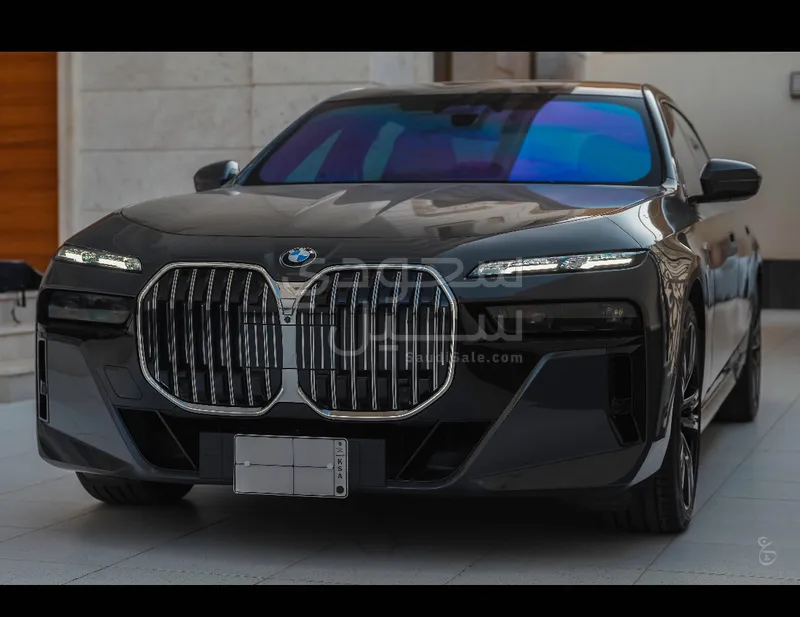 2024 بي ام دبليو الفئة السابعة 735 إل أي