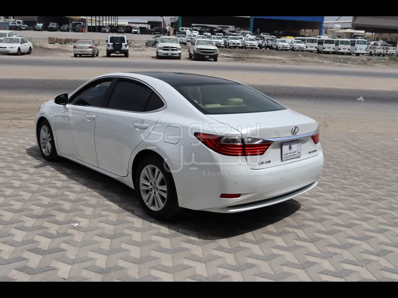 2013 لكزس إي إس 350