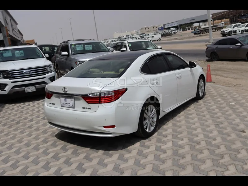 2013 لكزس إي إس 350